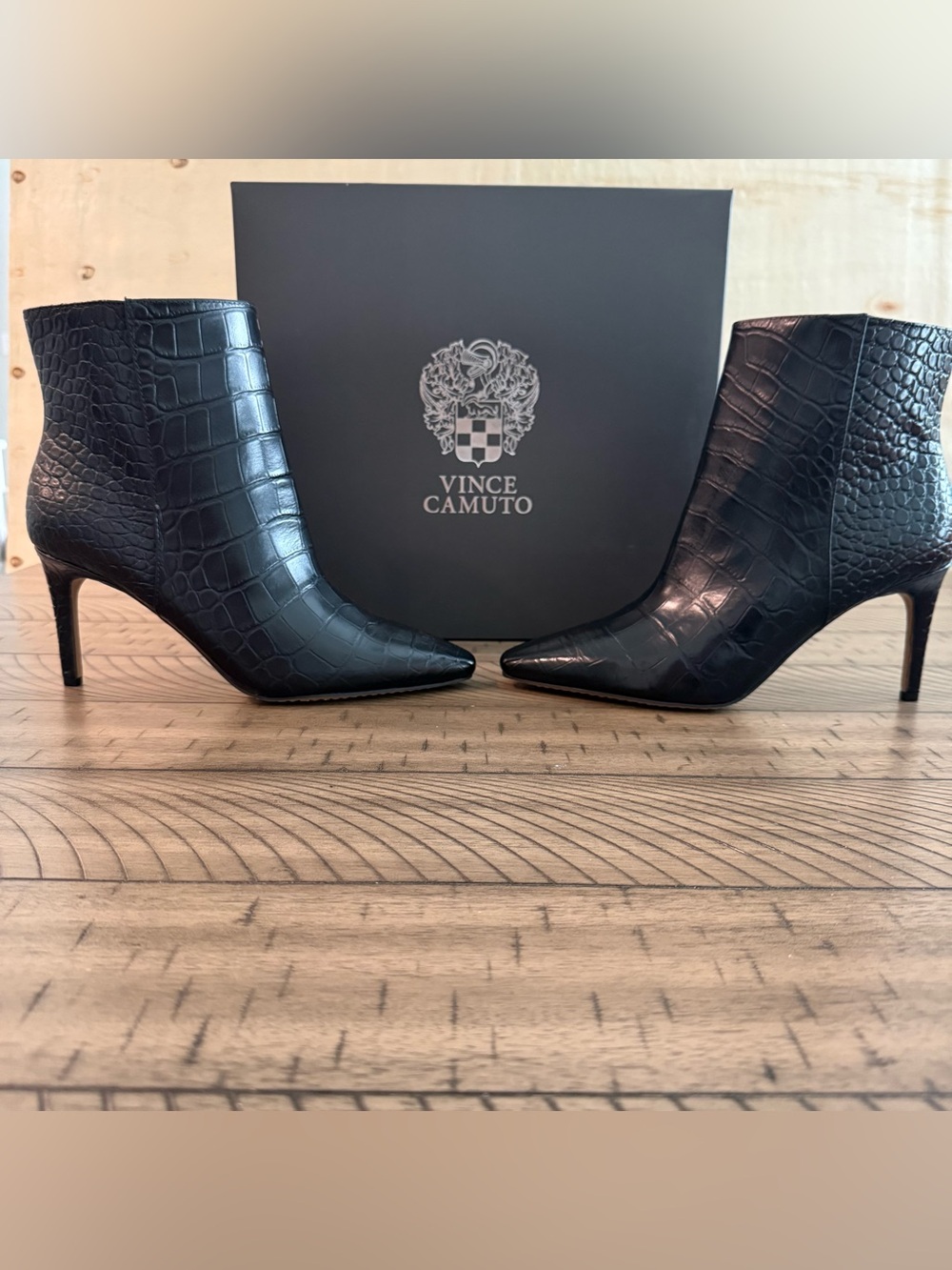NWT Vince Camuto VC-Allost Black Croc Shine Pointed Toe Booties Sz 8.5
